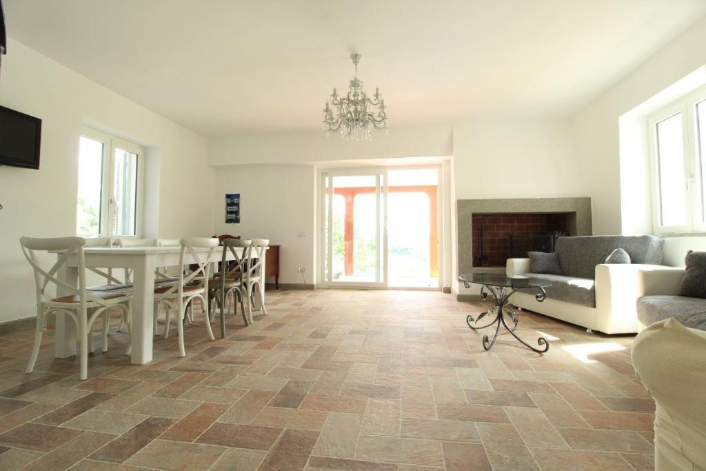 Luxury Villa Arianna Tarano Eksteriør billede